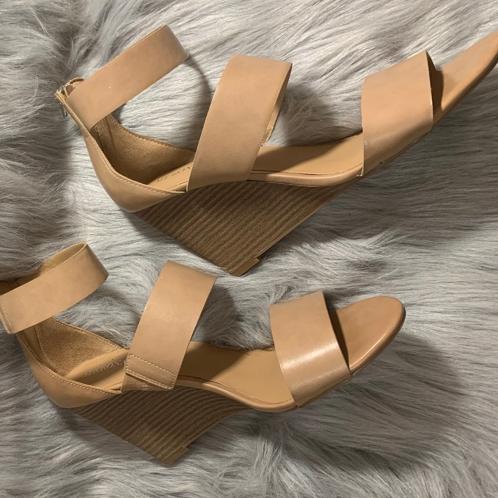 Summer wedge